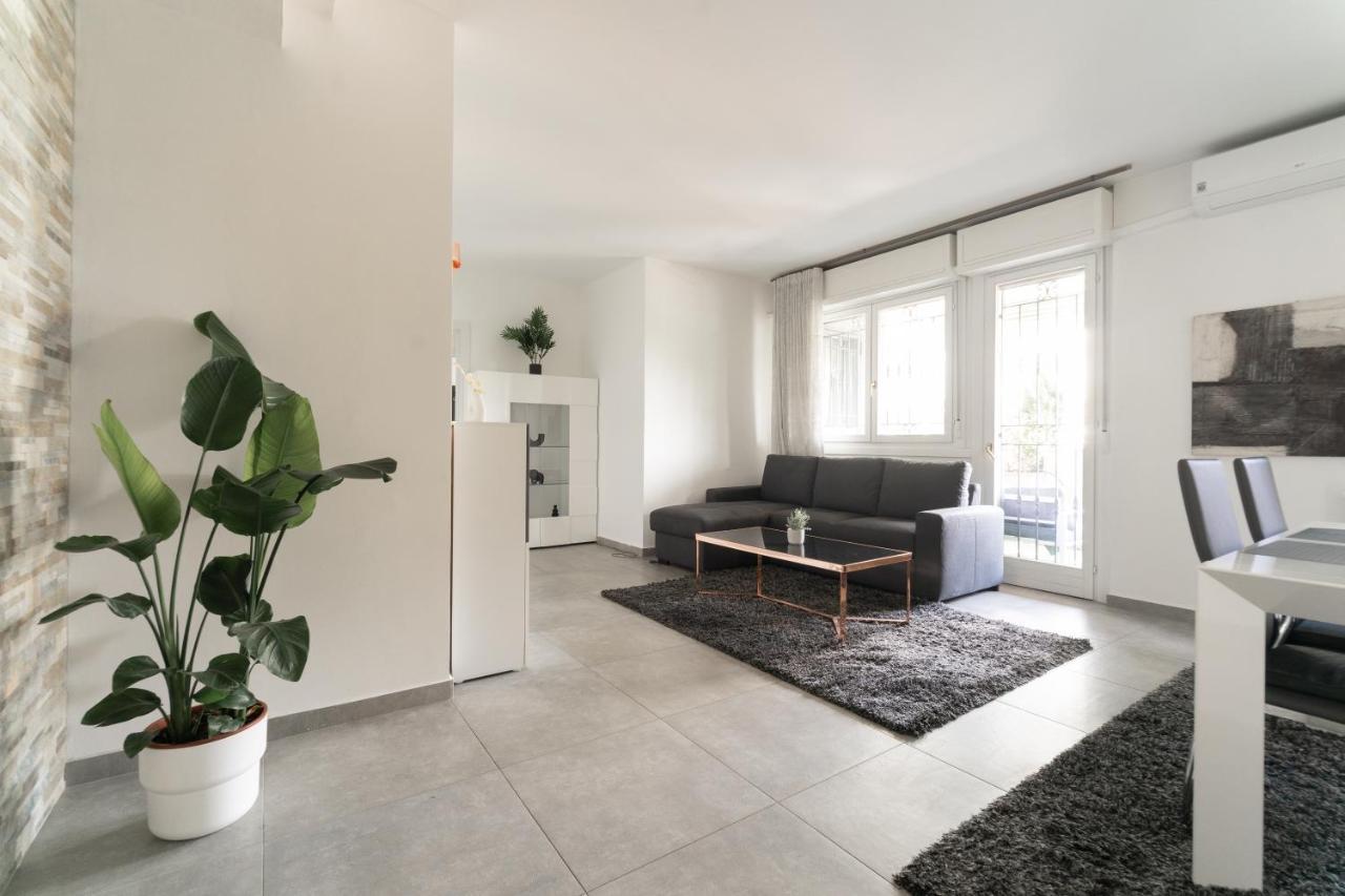 Oasis Luxury - A.C/Terrace/2Bedrooms Бергамо Экстерьер фото