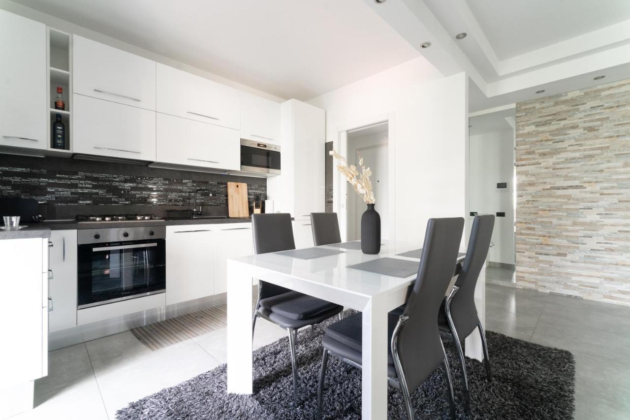 Oasis Luxury - A.C/Terrace/2Bedrooms Бергамо Экстерьер фото