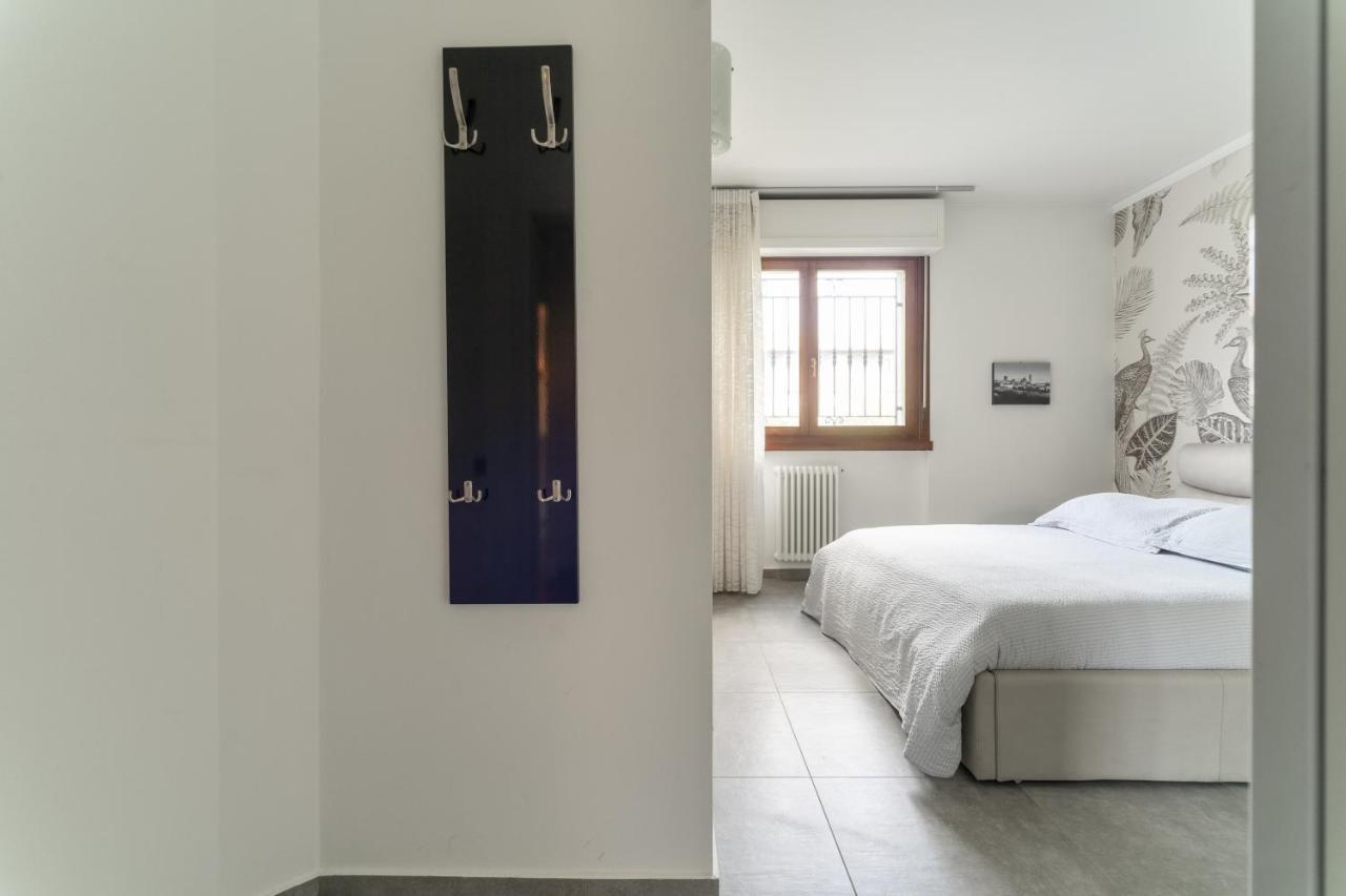 Oasis Luxury - A.C/Terrace/2Bedrooms Бергамо Экстерьер фото